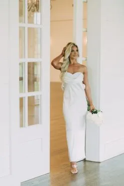 Rhinestone Embellished Sweetheart Dress- Ivory -thesethreeboutique Sales Shop DSC 0102 fe360569 5b42 4302 bff5 23798371877f