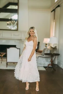 Butterfly Mesh Maxi Dress-Cream 17 Butterfly Mesh Maxi Dress-Cream -thesethreeboutique Sales Shop DSC 0390 70f6ac73 51de 4702 97bc 553c624d79de