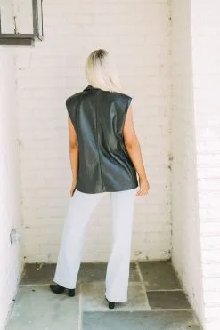 Pocket Distressed Straight Leg Jeans -thesethreeboutique Sales Shop DSC 0397 97685040 b9a0 40dc b3da eff83cfc472e