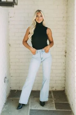 Pocket Distressed Straight Leg Jeans