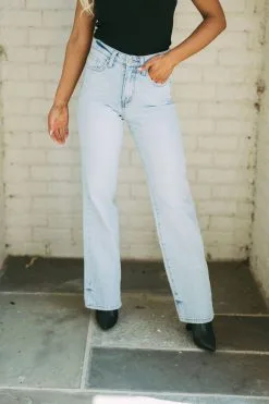 Pocket Distressed Straight Leg Jeans -thesethreeboutique Sales Shop DSC 0401 60d14816 1aa4 4e76 8088 4dfe1641ae94