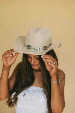 Elliot Hat-Beige -thesethreeboutique Sales Shop DSC 2948 df2a2de7 5cf9 483e b4e5 7f679d46b601