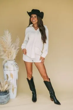 Textured Elastic Shorts- Cream -thesethreeboutique Sales Shop DSC 3173 89bc6c5f fe79 4c58 9678 82224220fb08