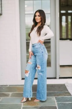 Alina Destroyed Jeans -thesethreeboutique Sales Shop DSC 6721 3cfee3d5 5f86 4106 8824 4be422494cf3