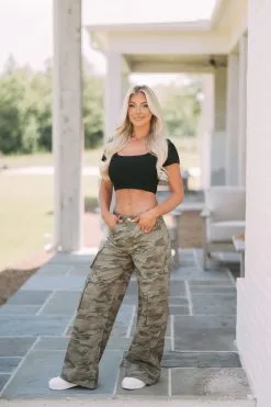 Taite Ribbed Crop Top- Black -thesethreeboutique Sales Shop image 178adcdf 47cf 4e8b 9175 995b252c3fe4